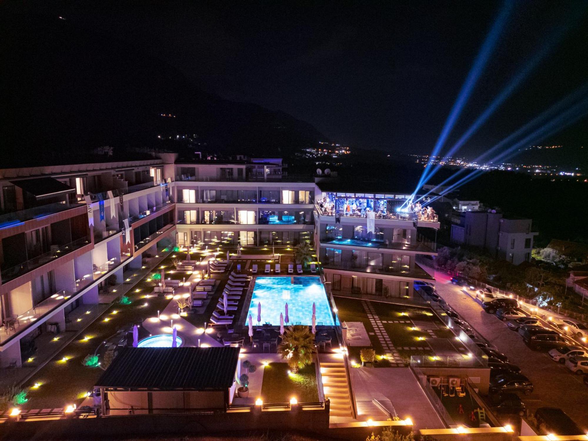 Royal Blue Resort & Residences Kavač Dış mekan fotoğraf